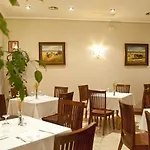 酒店 Abadi