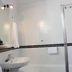 Hotel Abadi *