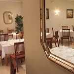 Abadi Hotel *