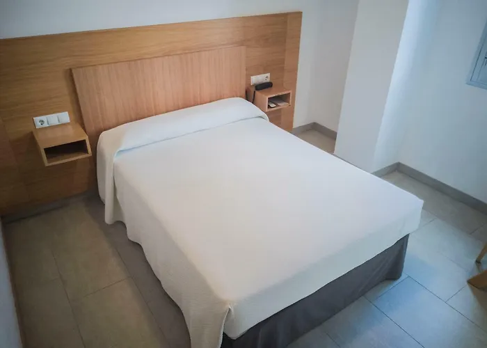 Abadi Hotel *