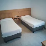 Abadi Hotel *